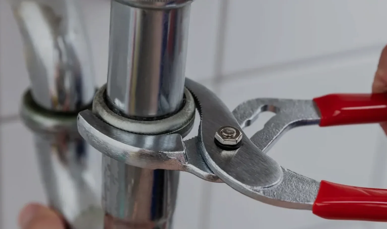 4 Things to Look for When Hiring a Plumber